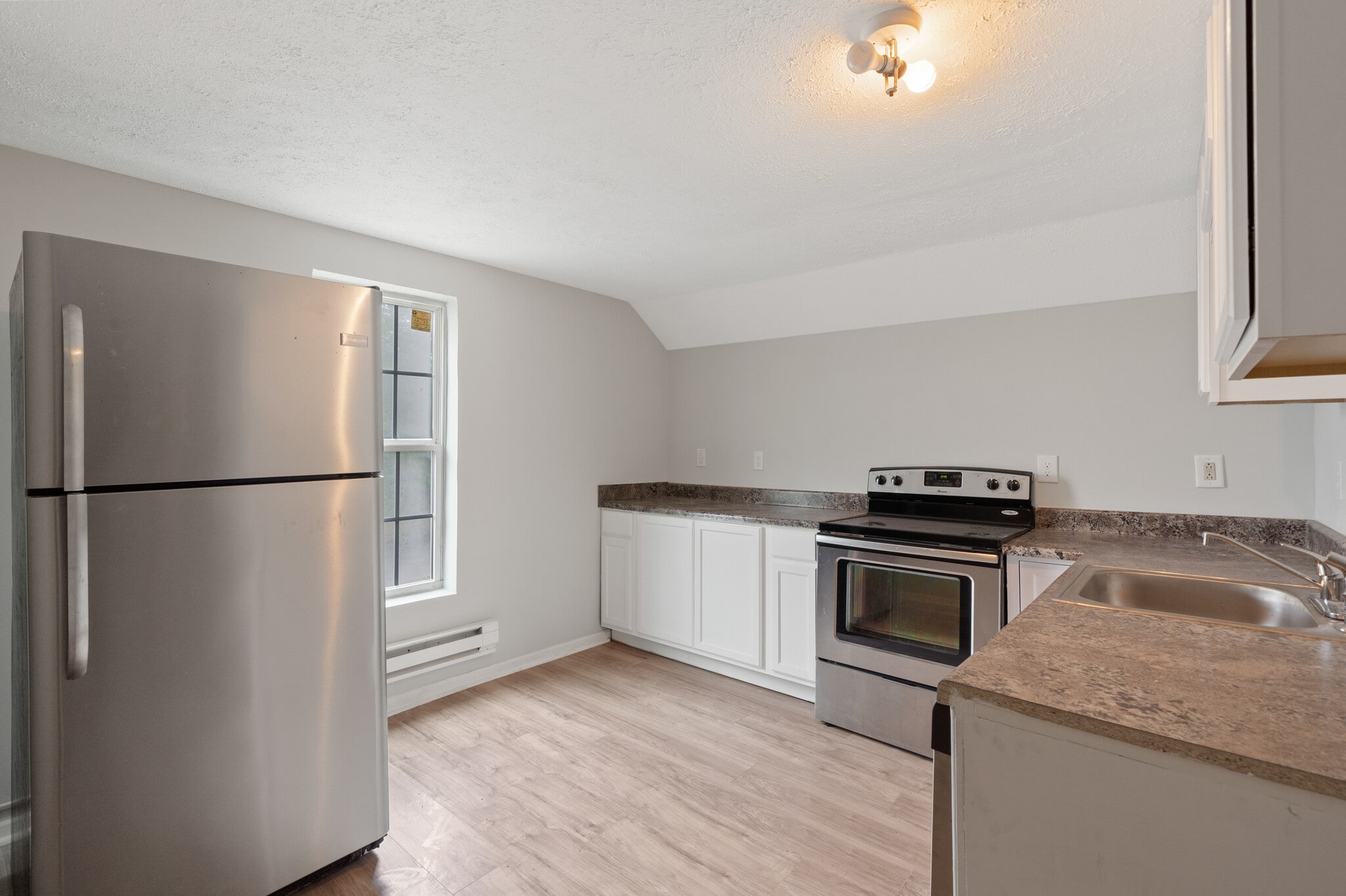 Building Photo - 608 Monroe St