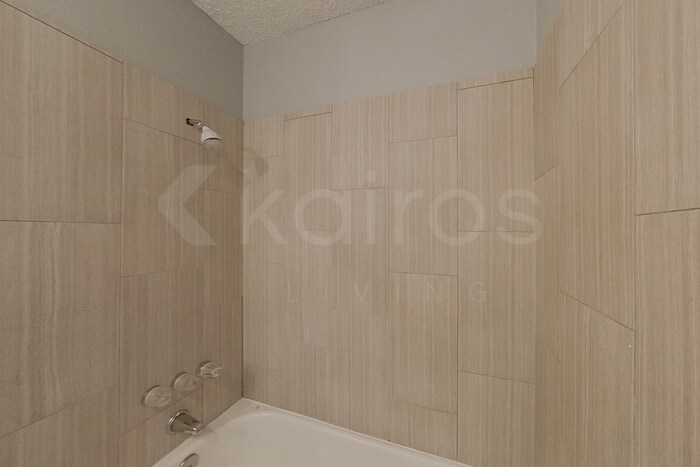 Building Photo - 1117 Saturn Dr