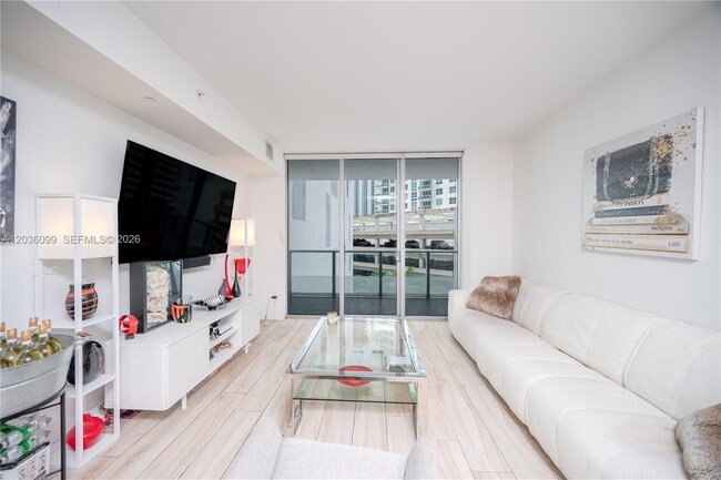 Building Photo - 1300 Brickell Bay Dr