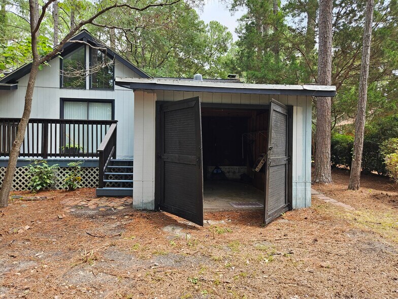 Building Photo - 9 E Pine Ct