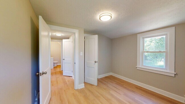 Building Photo - 4528 Rainbow Rd