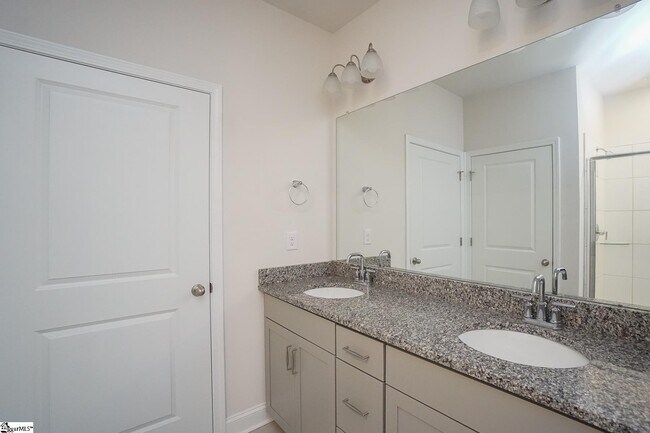 Building Photo - 204 Reynard Trl