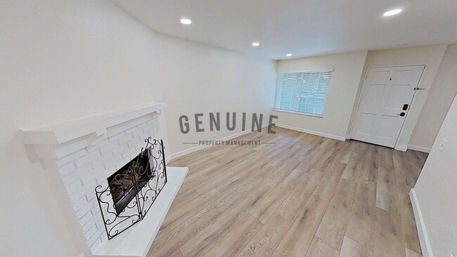Building Photo - 3 Bedroom Beautifully Upgraded Home in Ana...