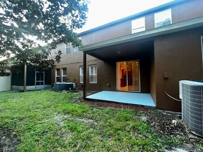 Building Photo - MOVE IN NOW-OVIEDO RENTAL!BEAUTIFUL 3 bd 2.5 bath townhome! 2 CAR ATTACHED GARAGE!FRESH PAINT! Wa...
