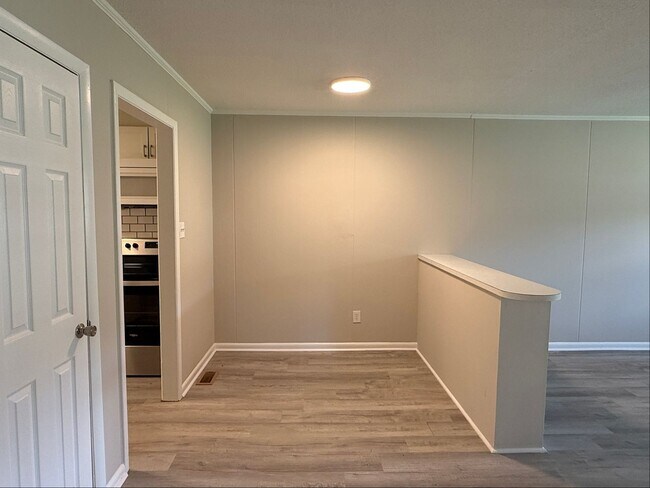 Building Photo - 1771 River Rd