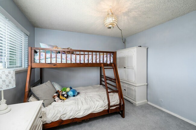 Building Photo - 3205 Merrill Dr