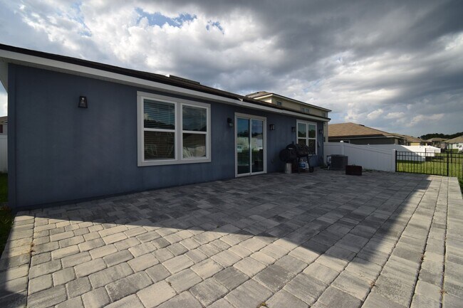 Building Photo - Welcome to Alta Lakes -  A Beautiful 4 Bed...