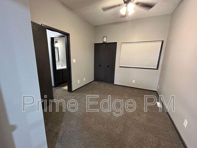 Building Photo - 1741 Ridgehaven Ct