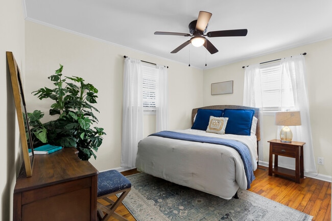 Building Photo - 604 9th St