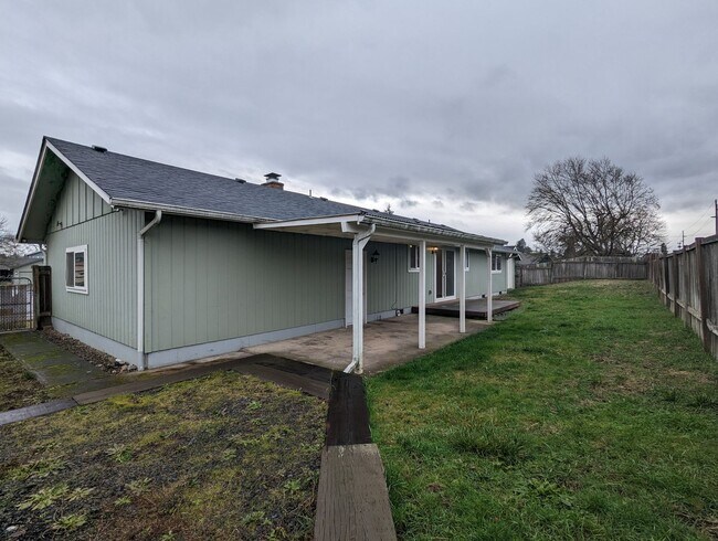 Building Photo - Great 3-Bedroom, 2-Bath Home In A Cul-De-Sac!