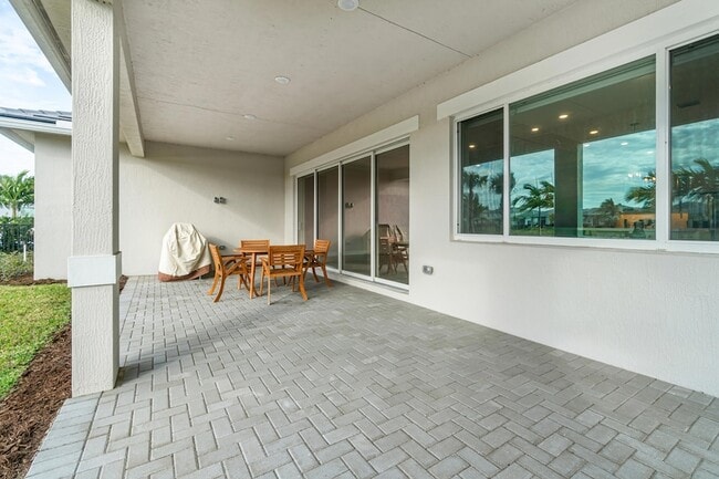 Building Photo - 12272 Waterstone Cir