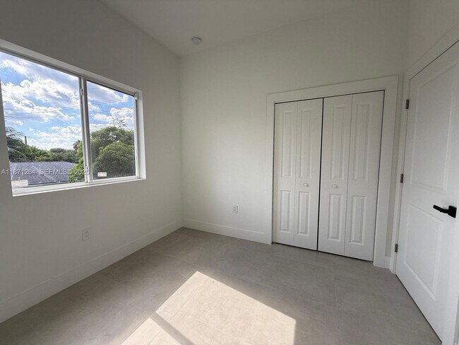 Building Photo - 2788 NW 9th Pl