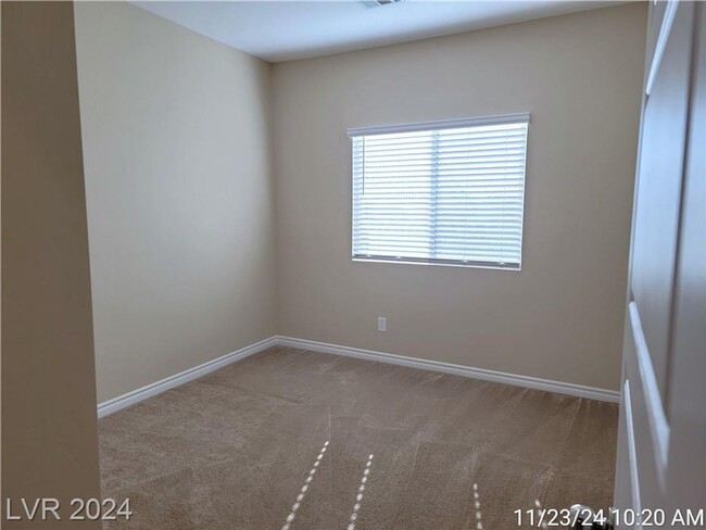 Building Photo - 3-BEDROOM TOWNHOME IN GATED NORTH LAS VEGA...