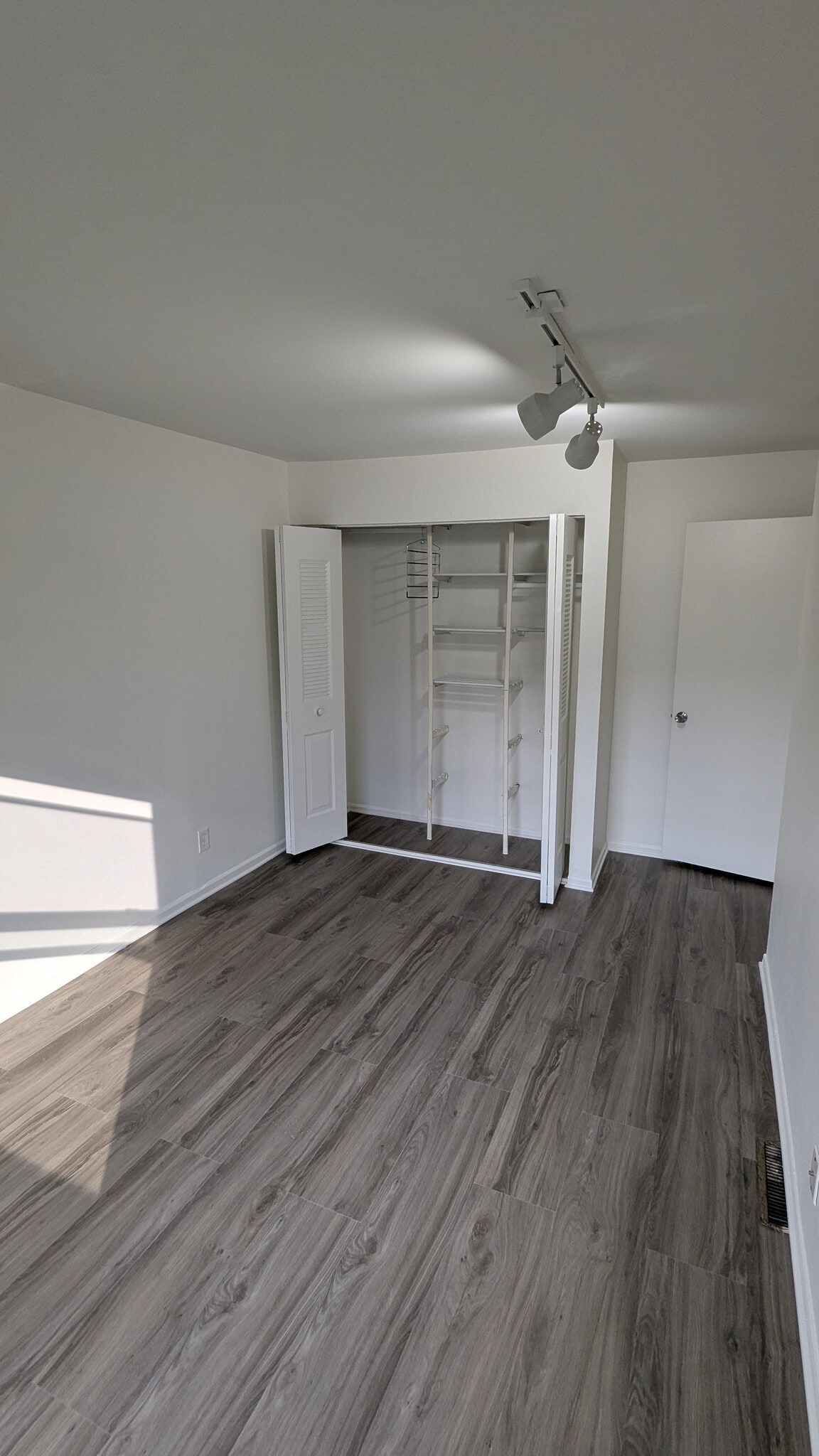 Bedroom 2 - 1718 Redwood Ct