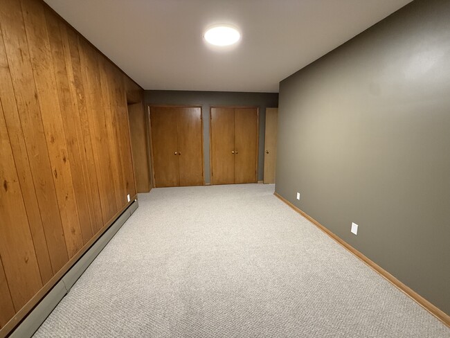 Building Photo - 7036 Willow Ln