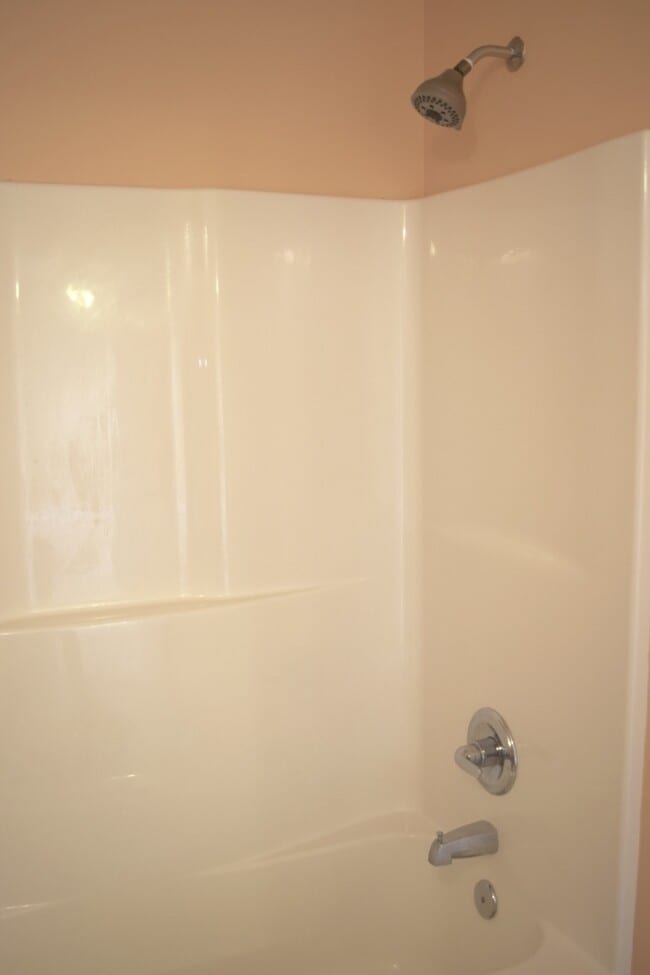 Building Photo - Wonderful 3 Bedroom 2 1/2 Bath Townhouse Now Available!