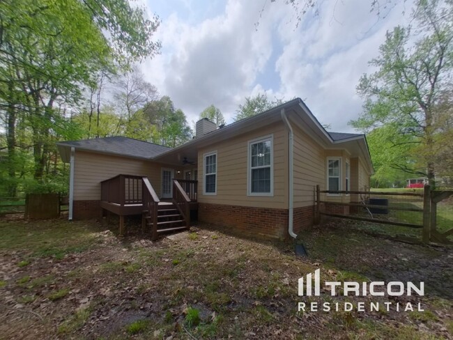 Building Photo - 5423 River Falls Dr