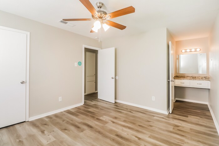 Building Photo - 3310 Ridgehaven St