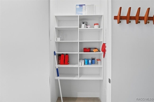 Building Photo - 302 SE Broadway St