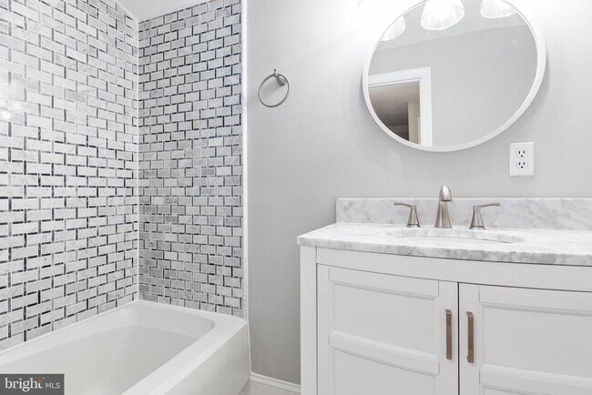 Building Photo - 1445 Heatherstone Dr