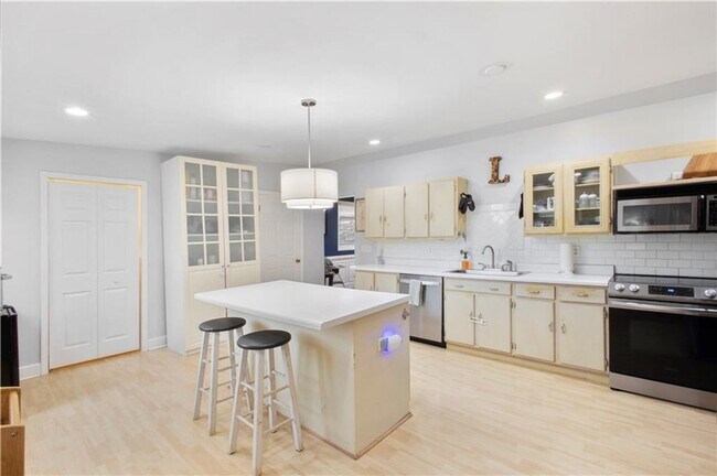 Building Photo - Cozy 4 Bed, 3 Bath Home Near Downtown Opelika!