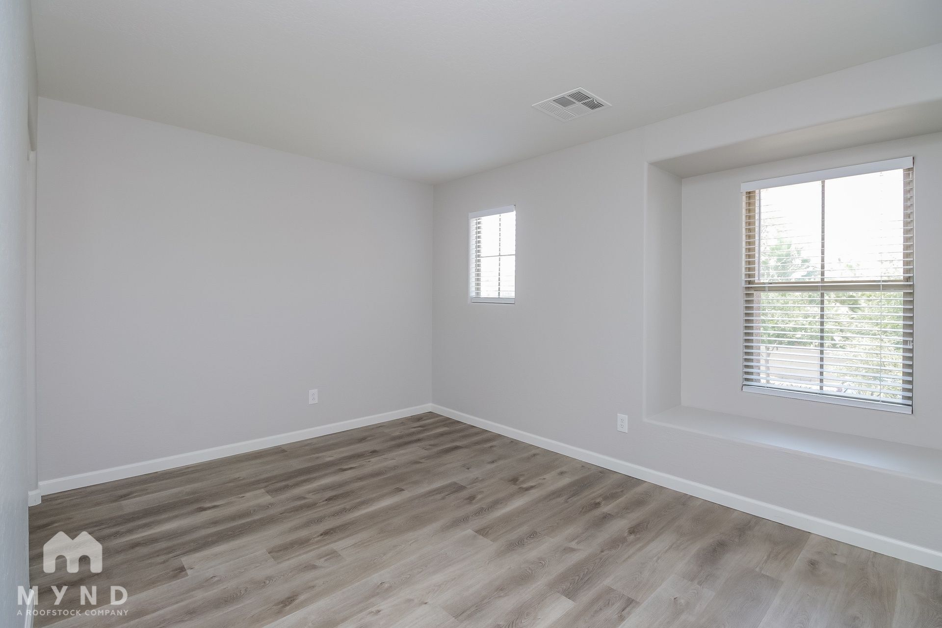 Building Photo - 1635 S Starling Dr