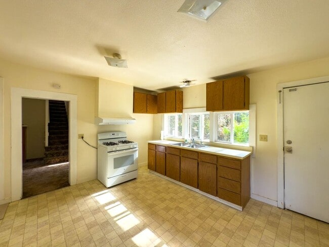 Building Photo - 31510 CA-128
