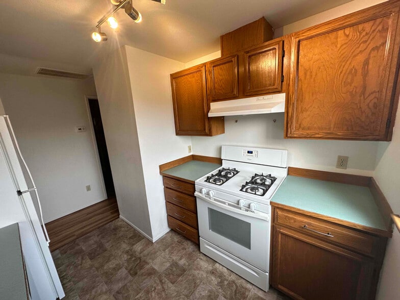 Building Photo - 2815 E Section St