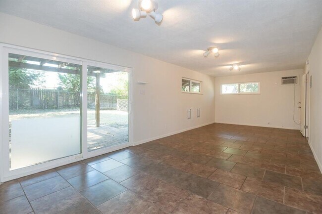 Building Photo - 1301 Clearfield Dr