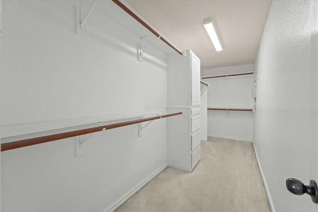 Building Photo - 1319 Lakeridge Ln