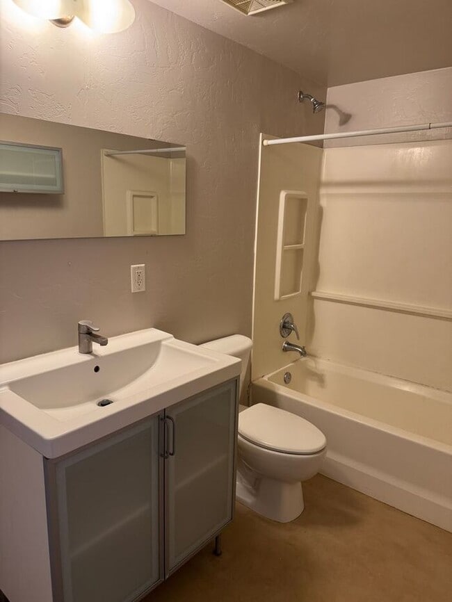 Building Photo - 4084 N 1st Ave