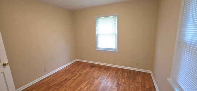 Building Photo - Spacious 4 Bedroom Home close to Missouri State University! $1495!