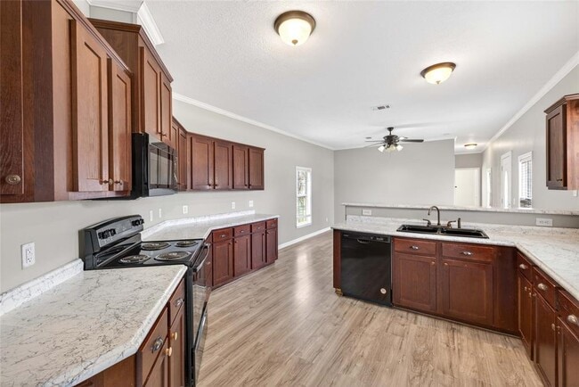 Building Photo - 130 Leaning Oaks Cir