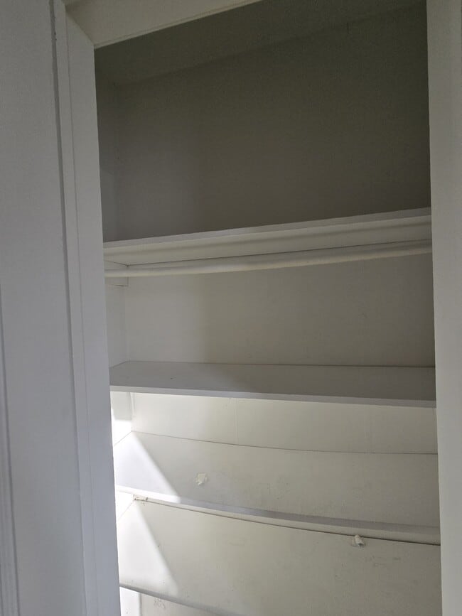 Building Photo - 1642 N Erie St