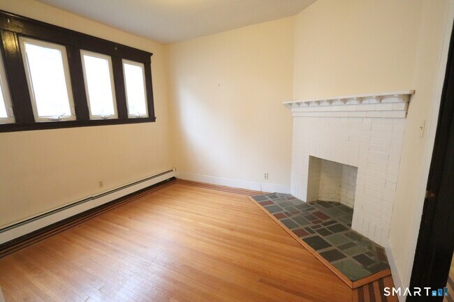 Building Photo - 814 Orange St