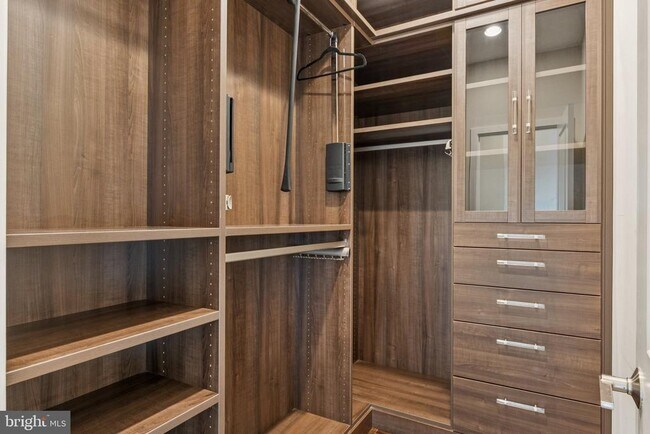 Building Photo - 8091 Red Hook St