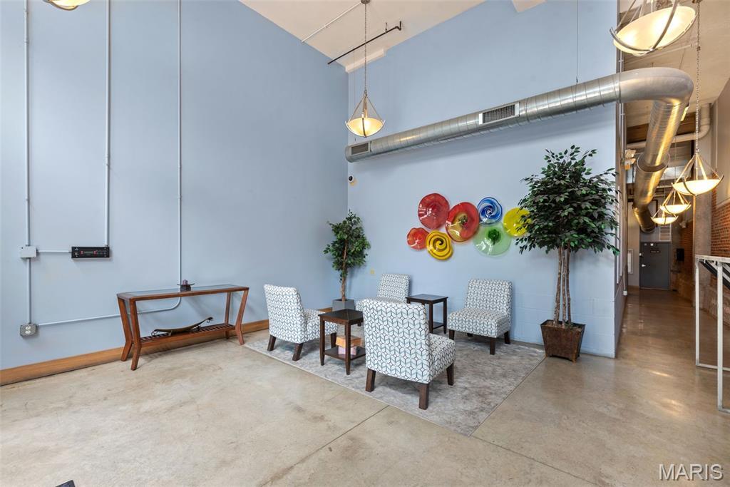 Building Photo - 2323 Locust St