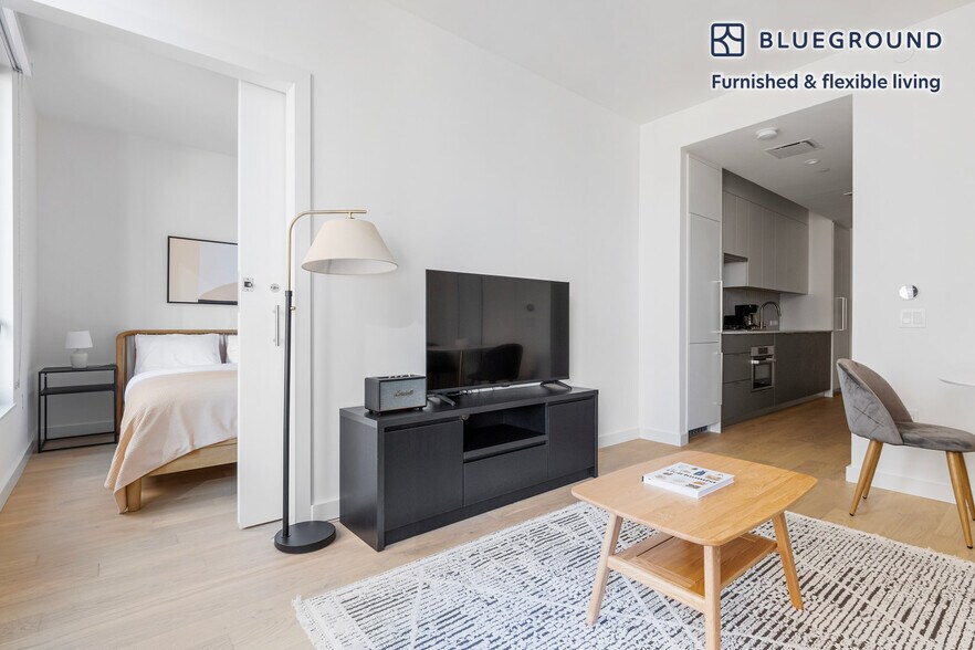 Building Photo - 243 W 28th St