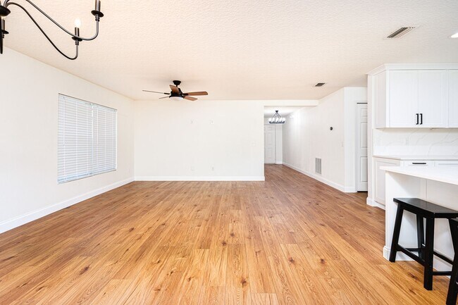 Building Photo - Welcome to your Dream Home in Ormond Beach
