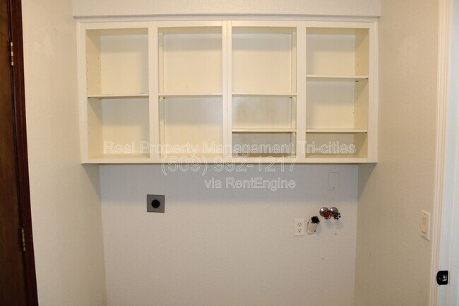 Building Photo - 444 Greenbrook Pl