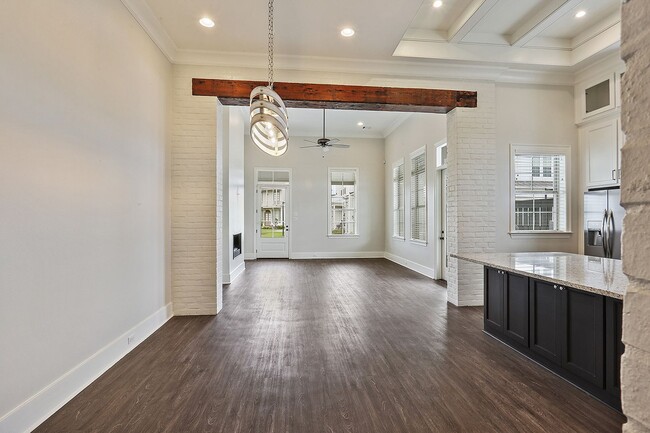 Building Photo - Luxury Townhome in Preserve at Harveston! ...