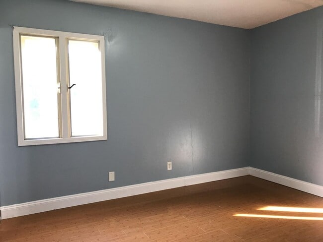 Building Photo - ** 3 Bed 2 Bath located behind Faulkner ** Call the self showing number to schedule a tour 334-36...