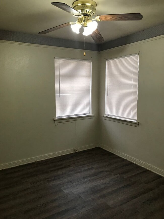 Building Photo - Available For Immediate Move-In! 2 Bedroom...