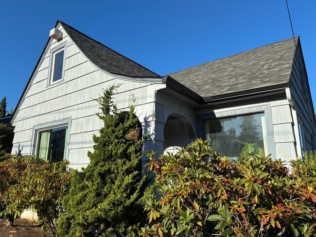 Building Photo - 834 SE 72nd Ave