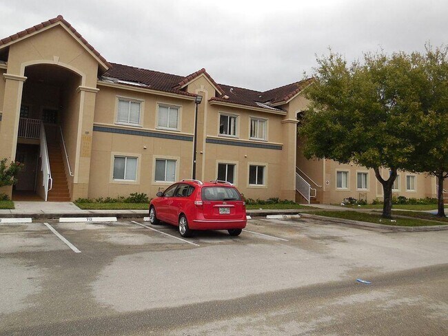 Building Photo - 1157 Golden Lakes Blvd