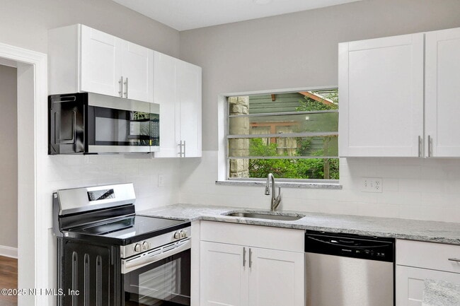Building Photo - 2578 Haldumar Terrace