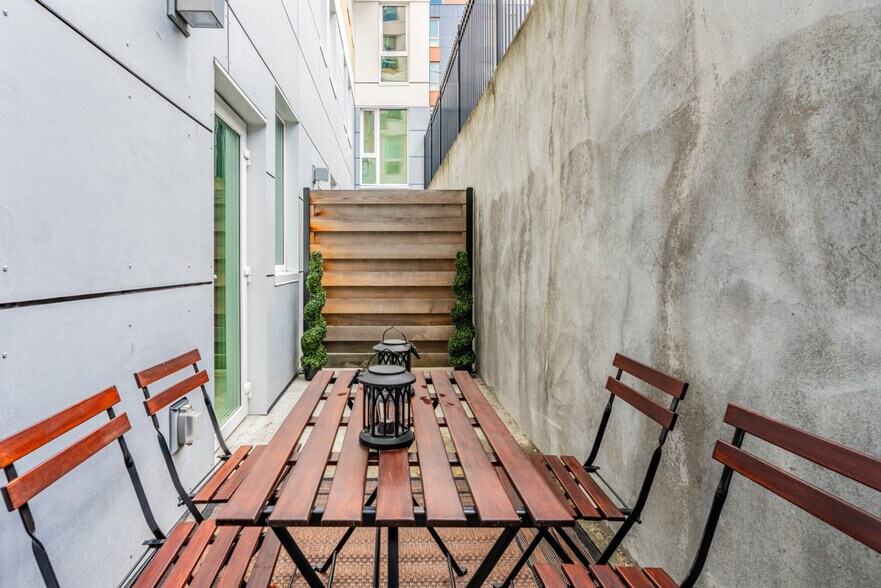 Building Photo - 320 Queen Anne Ave N