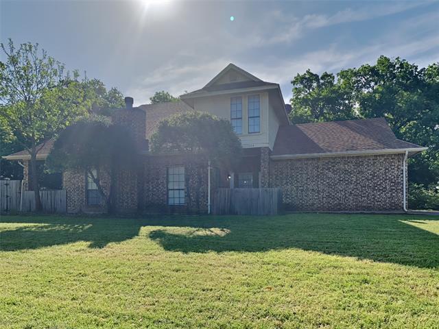 Primary Photo - 104 NE Timber Ridge Dr