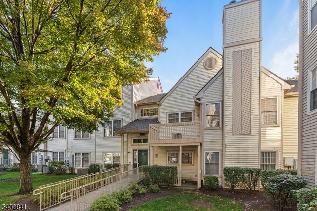 Building Photo - 11 Evergreen Dr