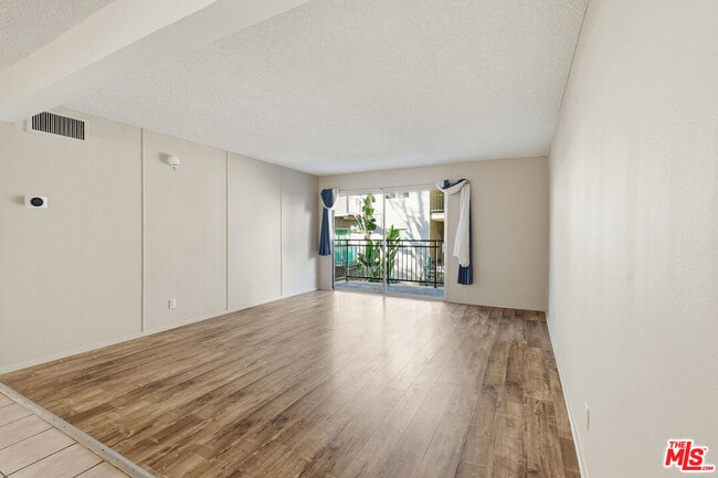 Building Photo - 5460 White Oak Ave